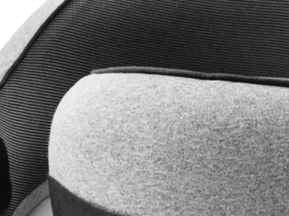 Close-up of the ribbed black spacer-mesh lining at the bound edge